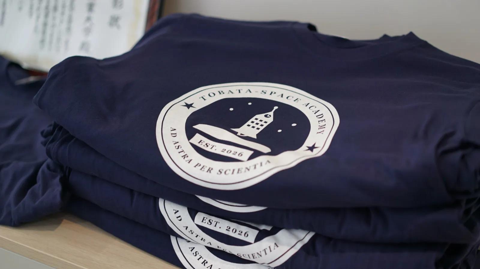 アカデミーオリジナルのネイビーTシャツ